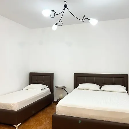 Modern Seaside With Sunset Views & Private Balcony ホームステイ Vlorë