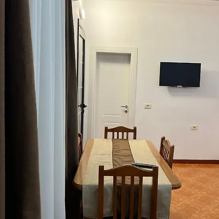 Modern Seaside With Sunset Views & Private Balcony ホームステイ Vlorë