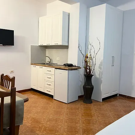 Modern Seaside With Sunset Views & Private Balcony Vlorë