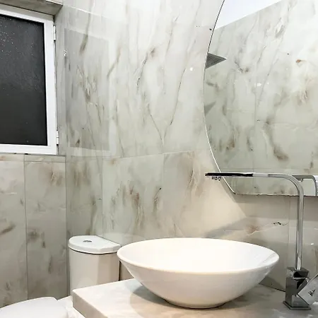 Modern Seaside With Sunset Views & Private Balcony Homestay *
