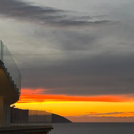Modern Seaside With Sunset Views & Private Balcony