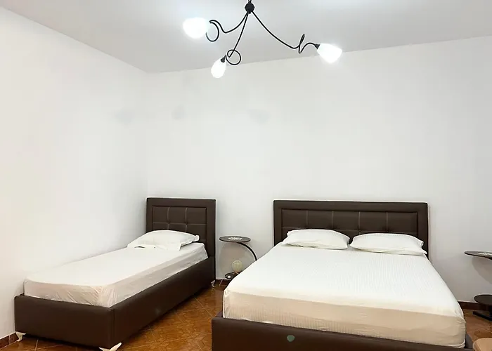 Modern Seaside With Sunset Views & Private Balcony Homestay Vlore